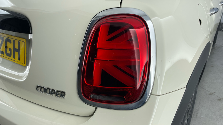 MINI Hatchback 1.5 Cooper Classic 5dr Auto Petrol Hatchback